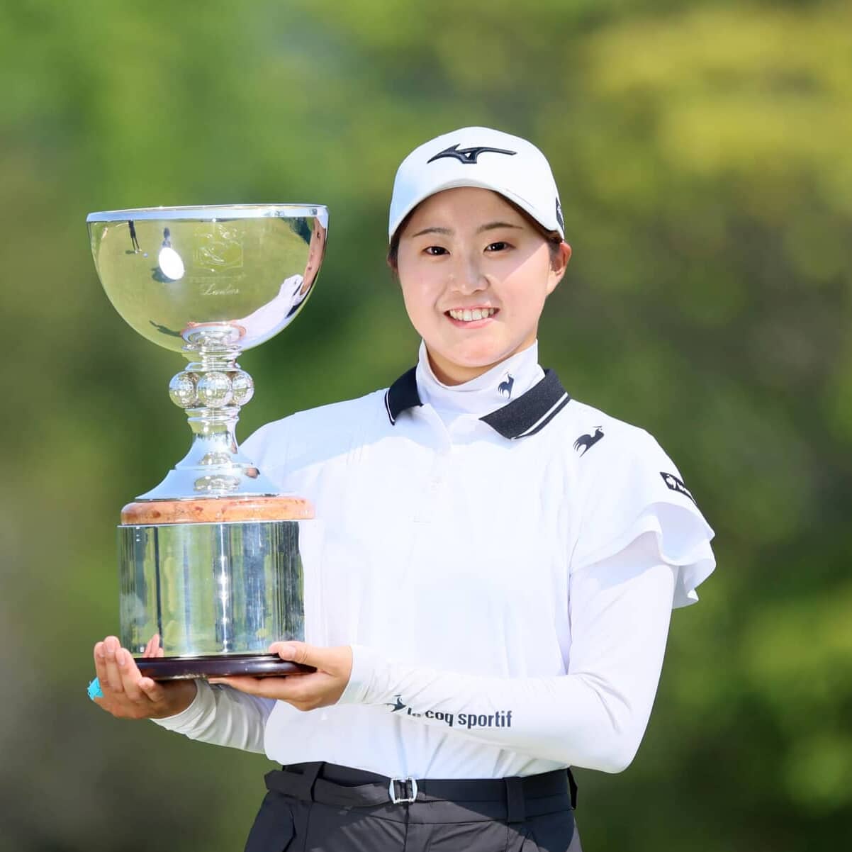 ゴルフ界、早大出身女子プロ史上初の快挙だ！稲垣那奈子が逃げ切り優勝