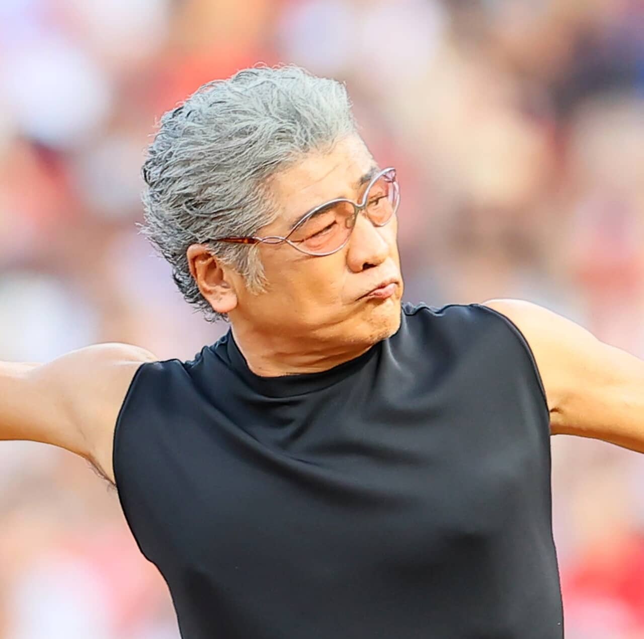 還暦間近の吉川晃司が快速球を披露。球速103㌔！