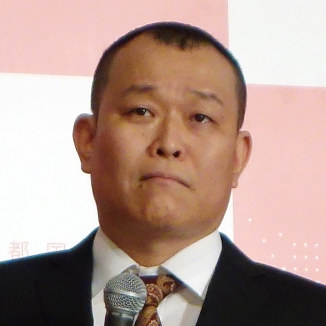 似非僧侶芸人・千原せいじのラジオが打ち切り！ 「いじめられっ子出身」をバカにした…
