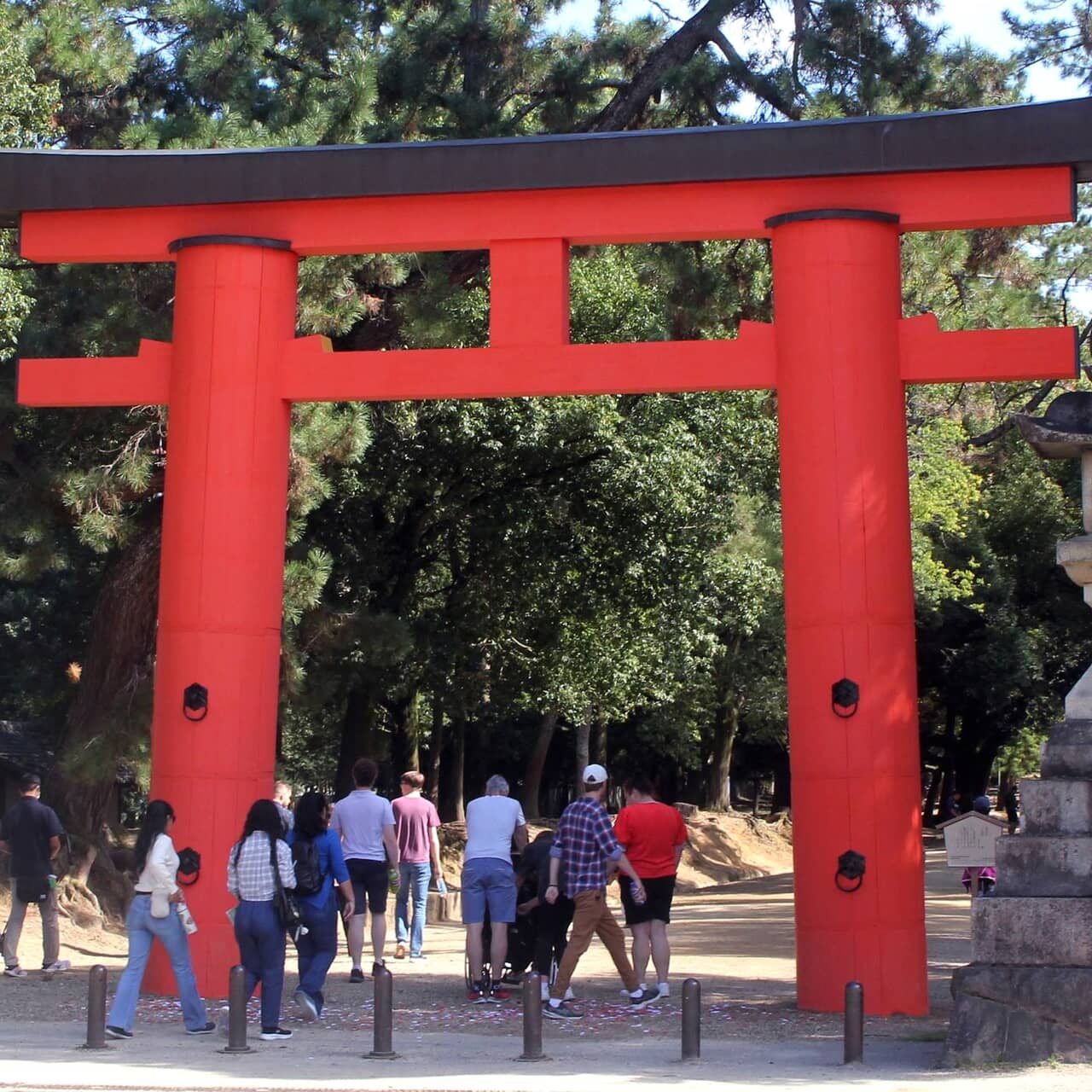 世界遺産「春日大社」に落書き被害！「御本殿東回廊」や遥拝所の柱にも…