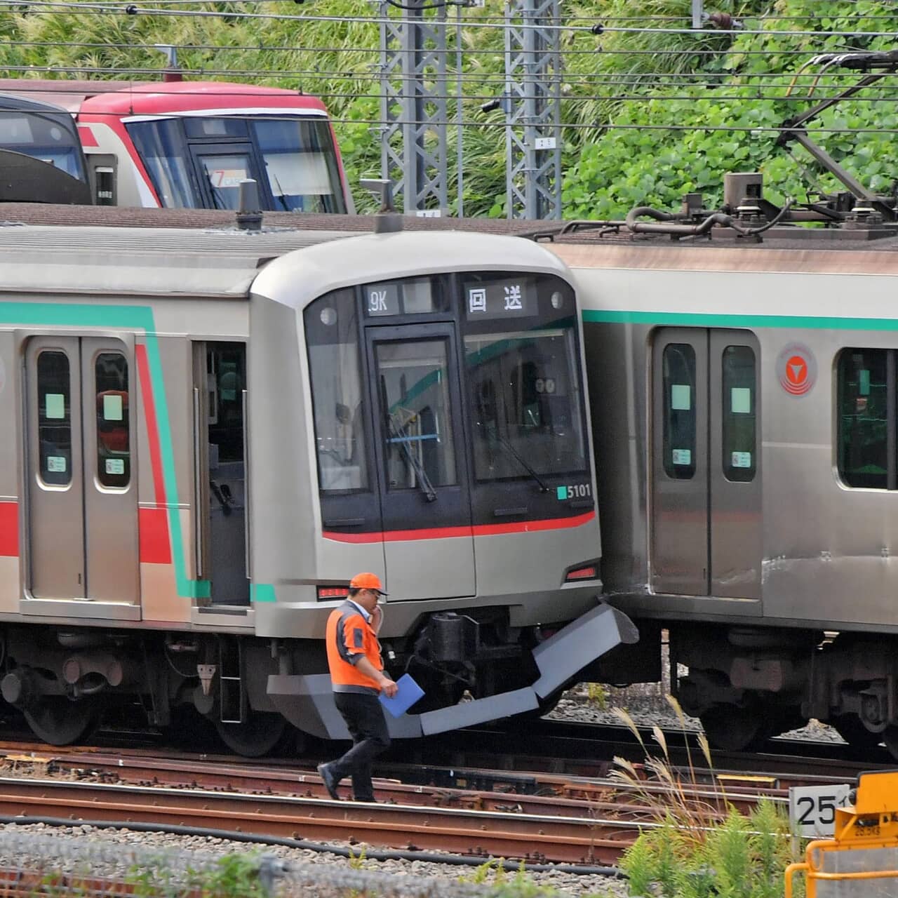 田園都市線の衝突・脱線事故、東急電鉄社長が会見で謝罪「厳粛に受け止めている」