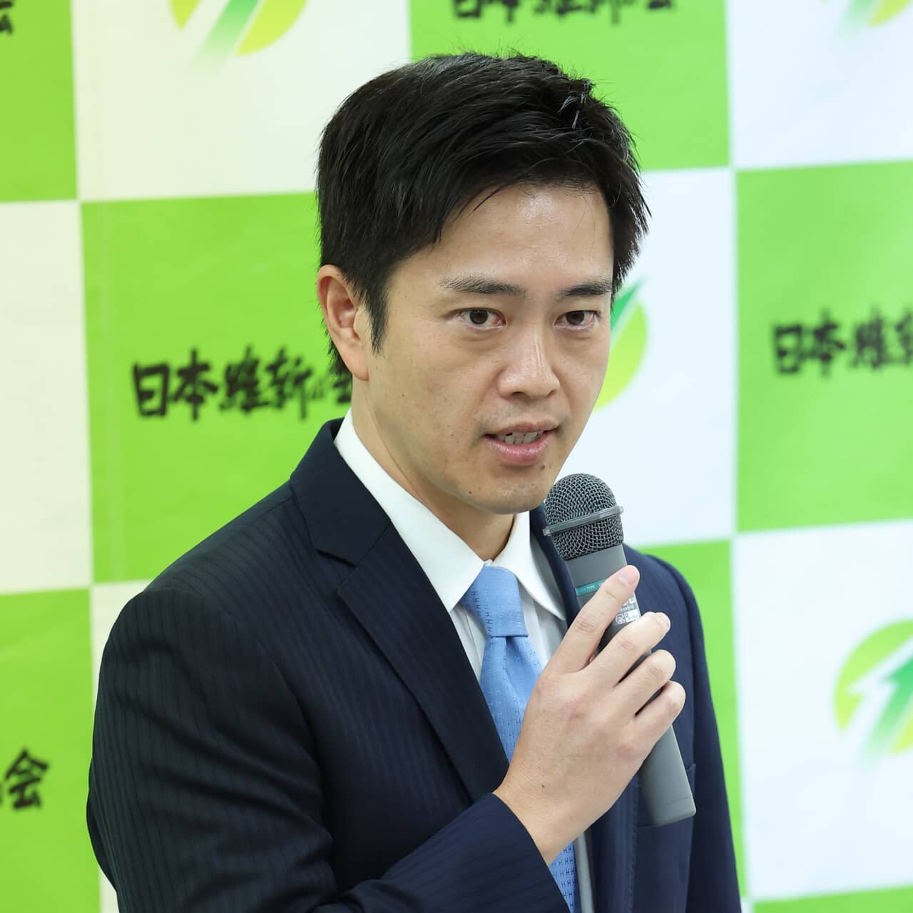 吉村洋文代表