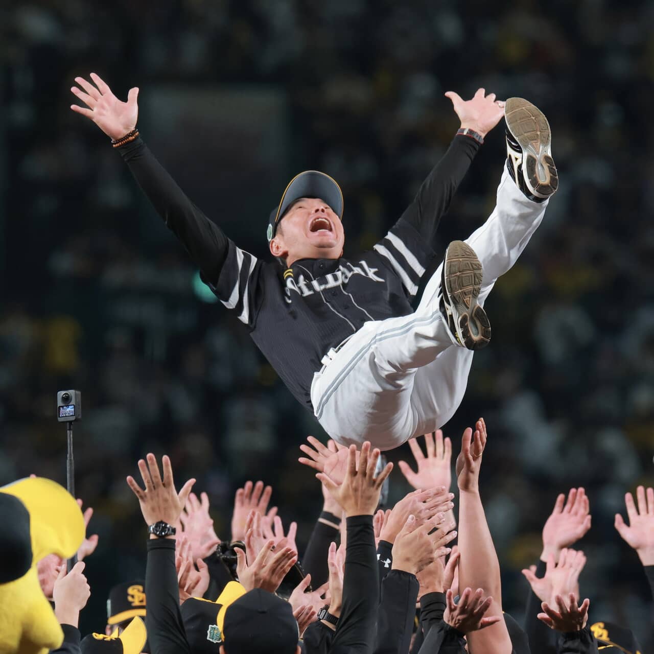 ソフトバンク、5年ぶり12度目の日本一!柳田が劇的な同点2ラン、延長11回に野村が決勝弾!