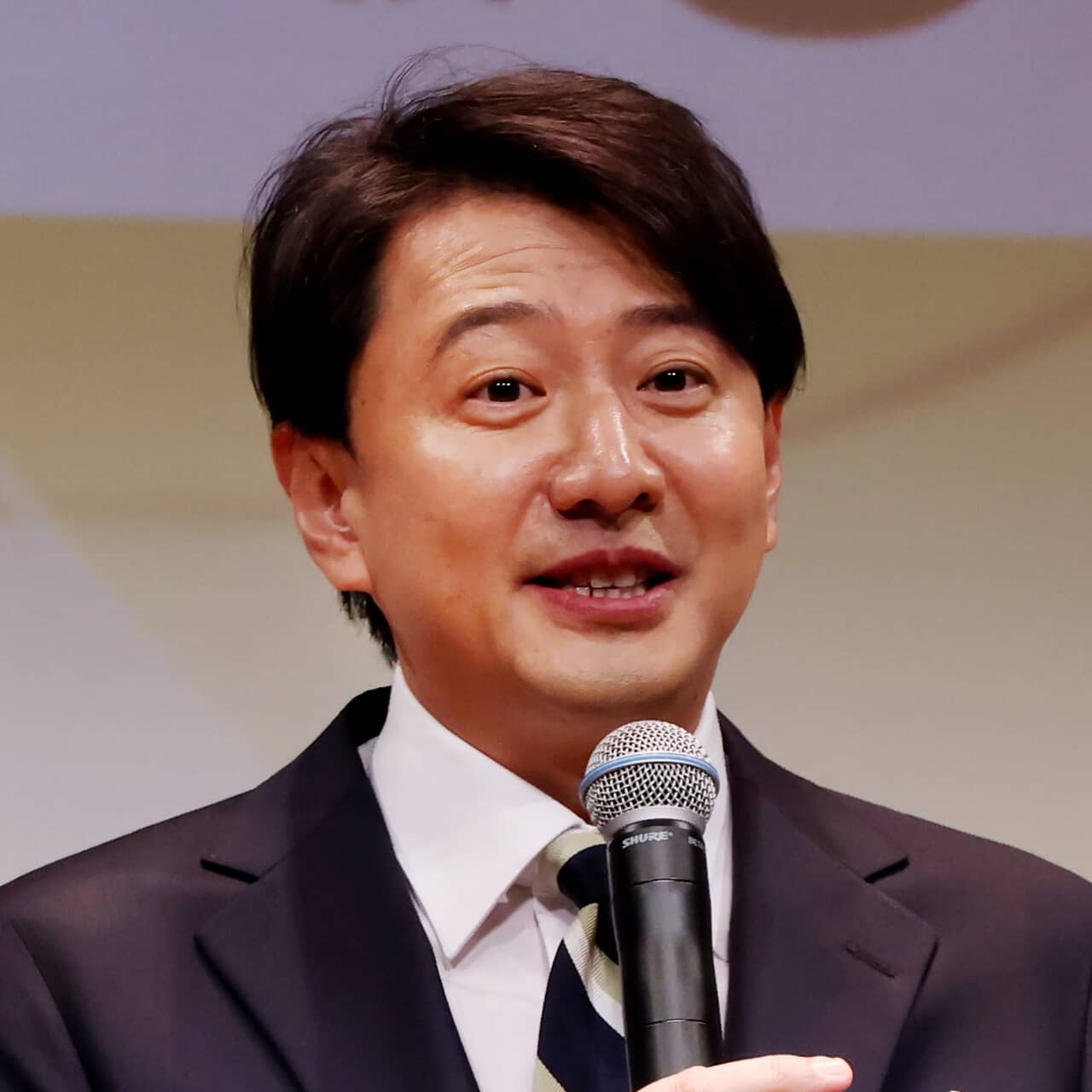 青井実アナ、フジ生放送で大照れ出産報告！妻はテレ東・相内優香アナ