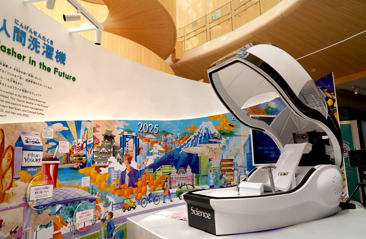 大阪・関西万博で大阪ヘルスケアパビリオンに展示された「ミライ人間洗濯機」