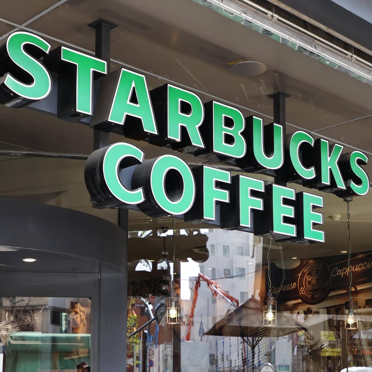 スタバ「借りるカップ」のサービス終了へ！都内中心に41店舗で展開したが…