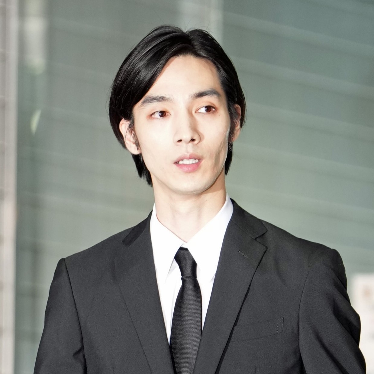 麻薬取締法違反容疑の俳優・清水尋也被告に拘禁刑1年を求刑！初公判で起訴事実認める