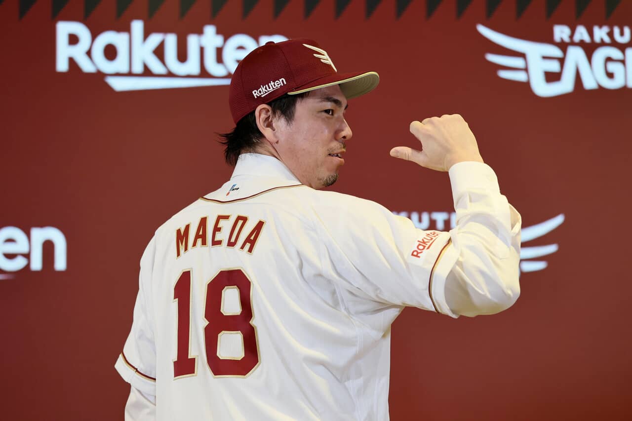 入団会見に応じる前田健太選手