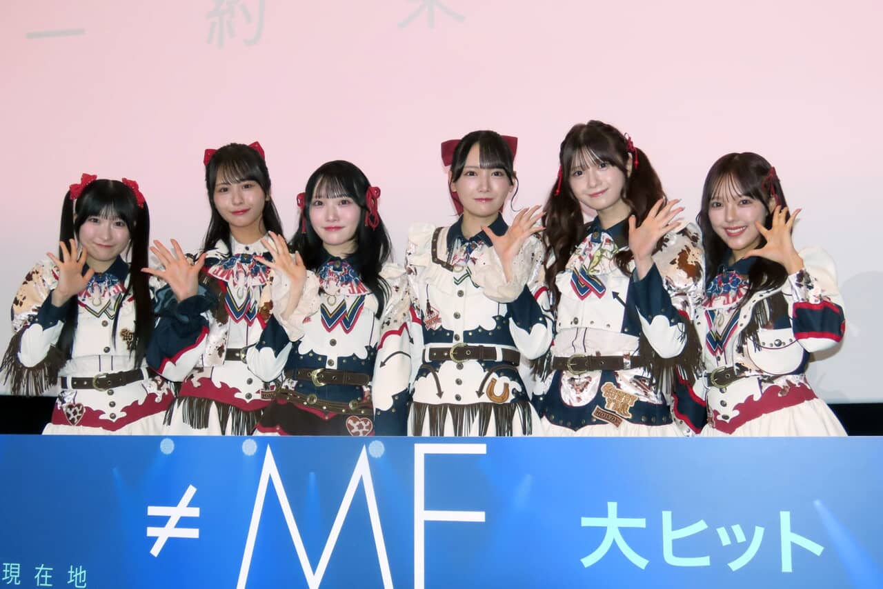 「≠ME」の（左から）櫻井もも、尾木波菜、本田珠由記、鈴木瞳美、菅波美玲、落合希来里