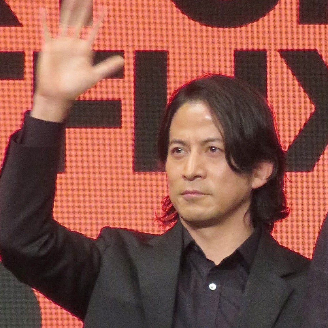 岡田准一、ブラジリアン柔術大会の写真投稿！敗戦も「仕事に活かします」