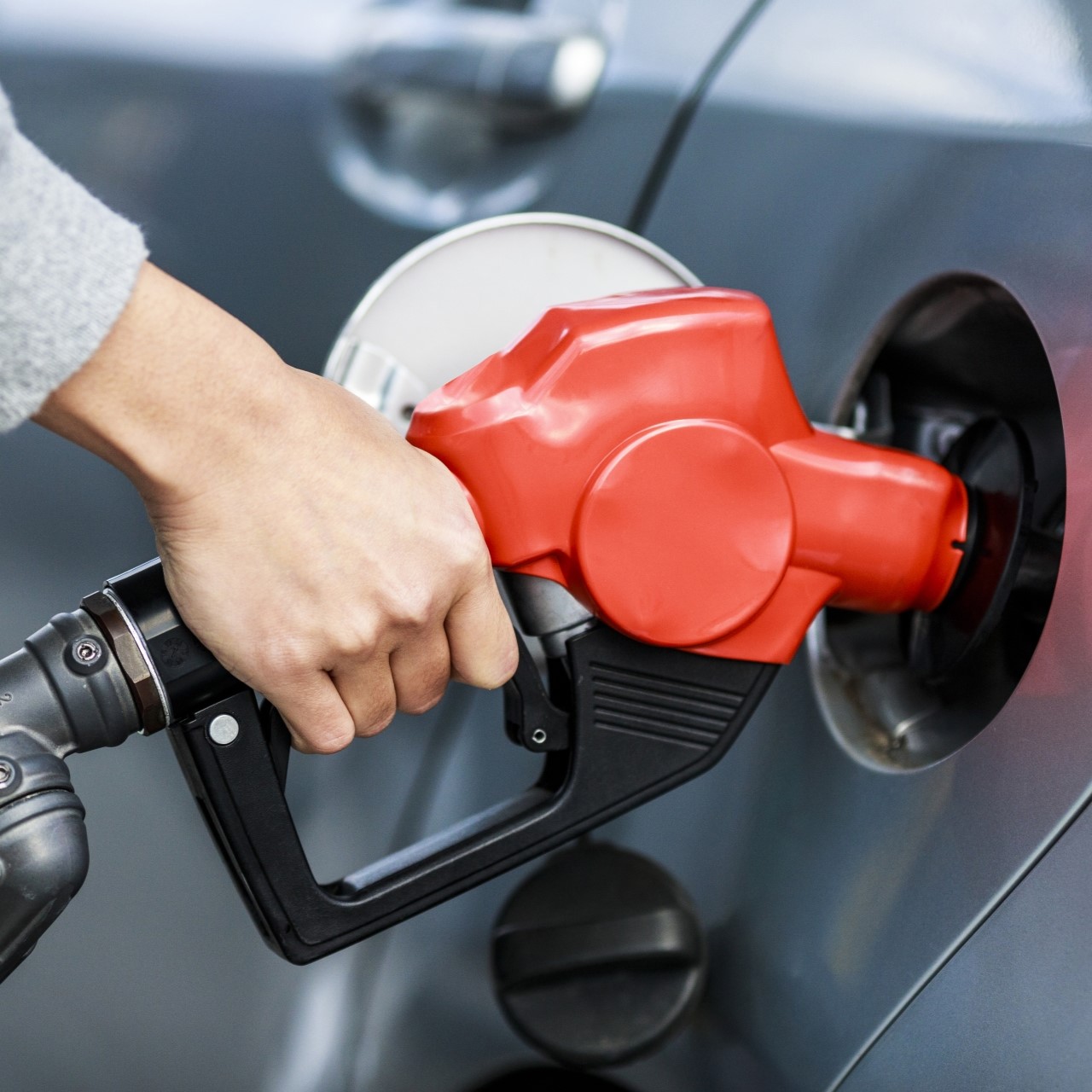 ガソリン税の暫定税率、年末廃止で与野党6党が合意 財源は高所得者の負担見直しなど