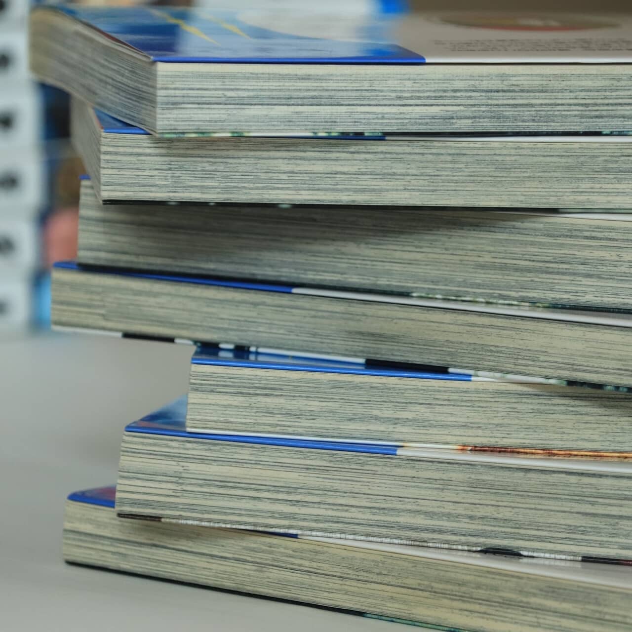 漫画「満州アヘンスクワッド」作画担当・ 鹿子さん死去、37歳…作品は代筆を立てて…