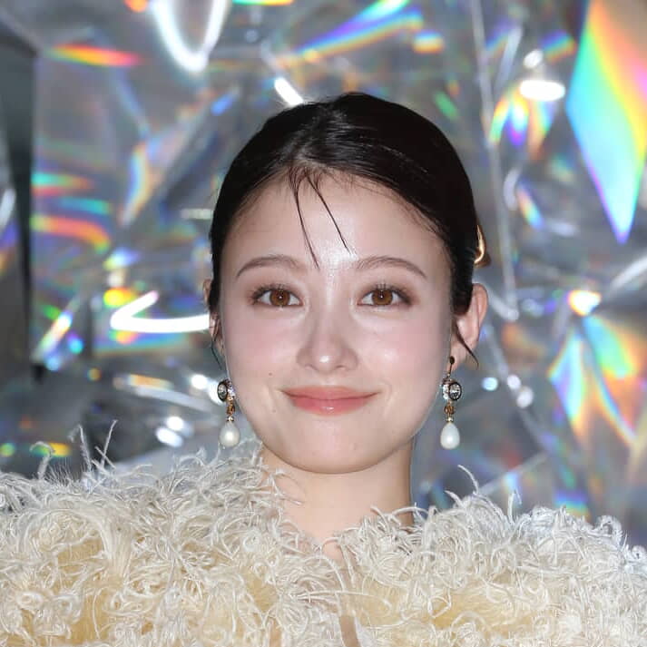 橋本環奈、ゴージャスドレスで表参道降臨！キラキラ輝き続ける秘訣は「何事も楽しむこ…