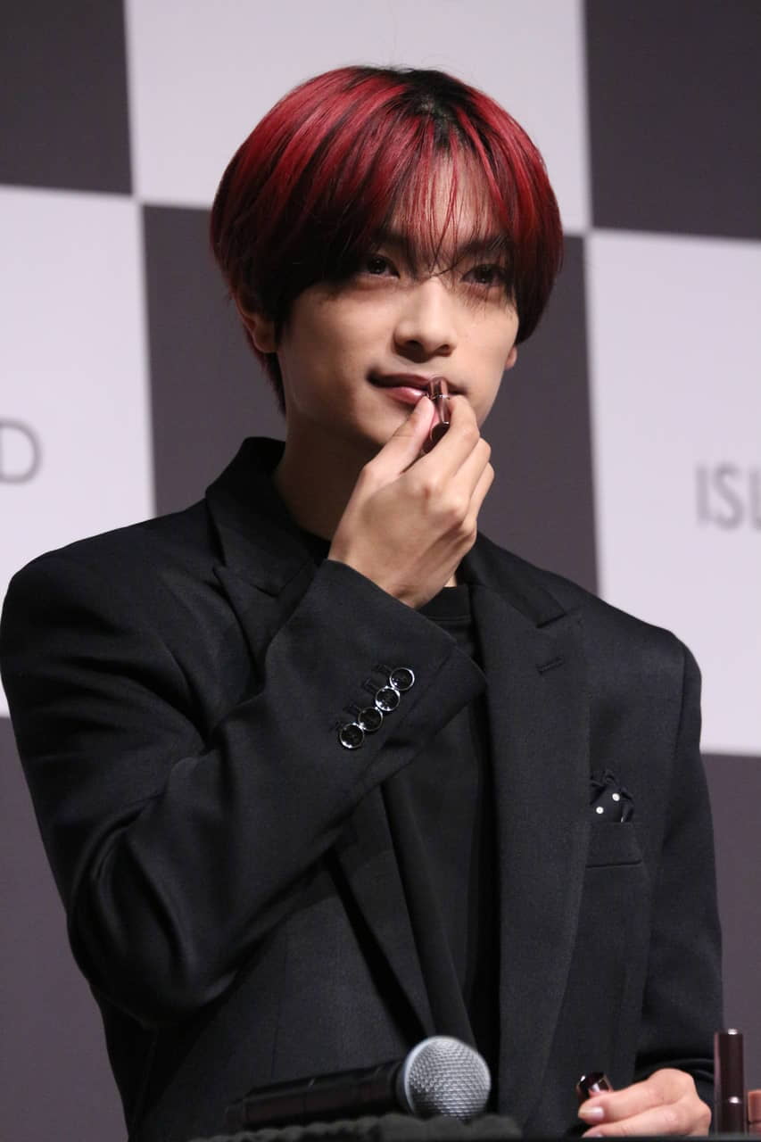 発表会で、アイテムを実際に使用する高橋恭平