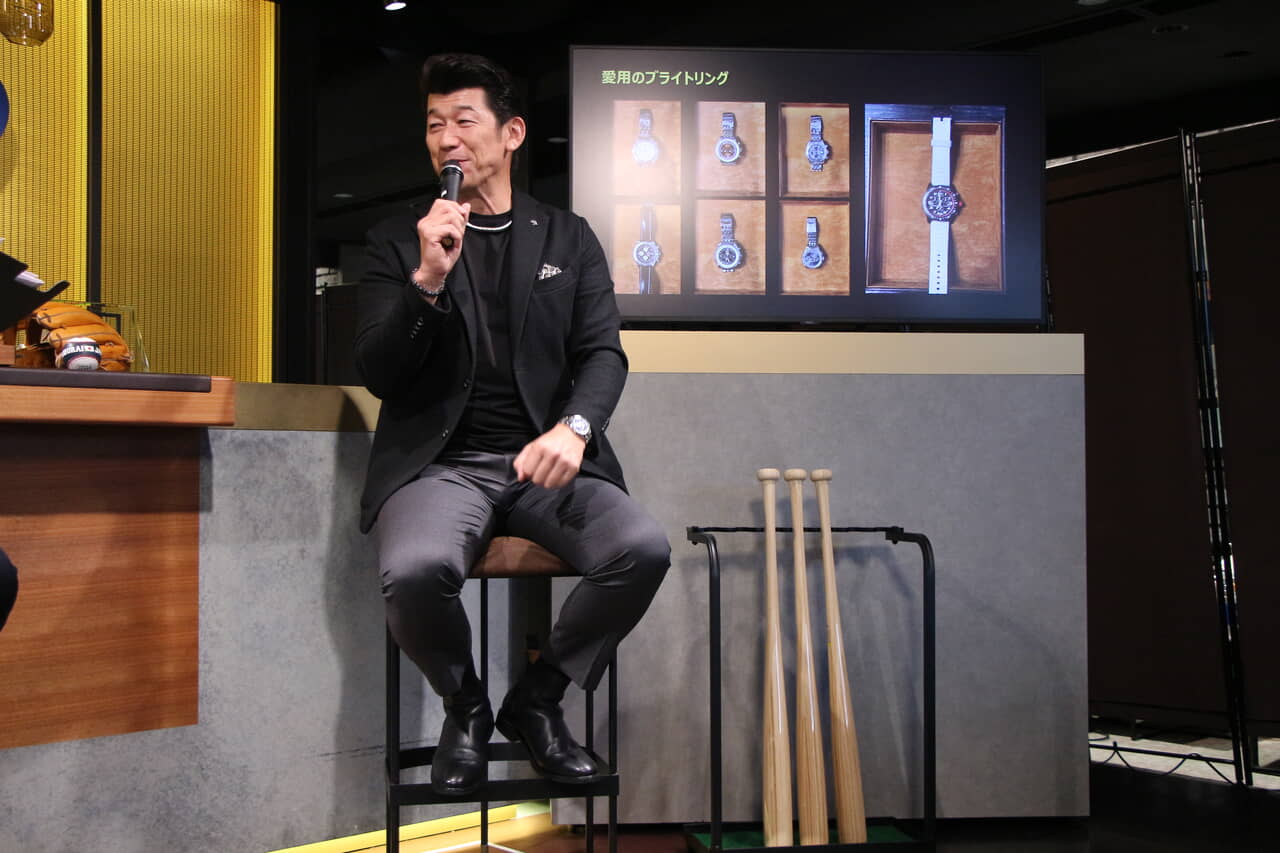 愛用のブライトリングを紹介した三浦さん