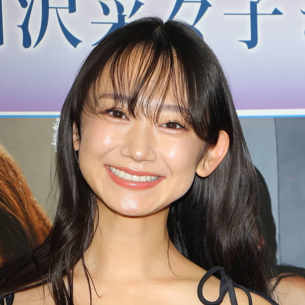 相沢菜々子、セクシー水着で魅せる2026年版カレンダー！「足の長いお姉さんとして…