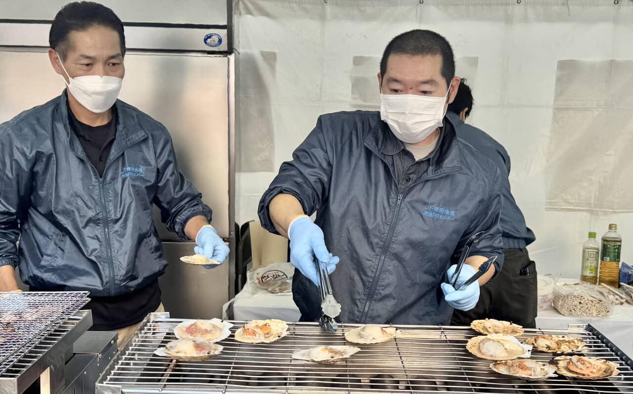 「発見！うまいもの隊 シーフードフェア in 新橋SL広場」の様子