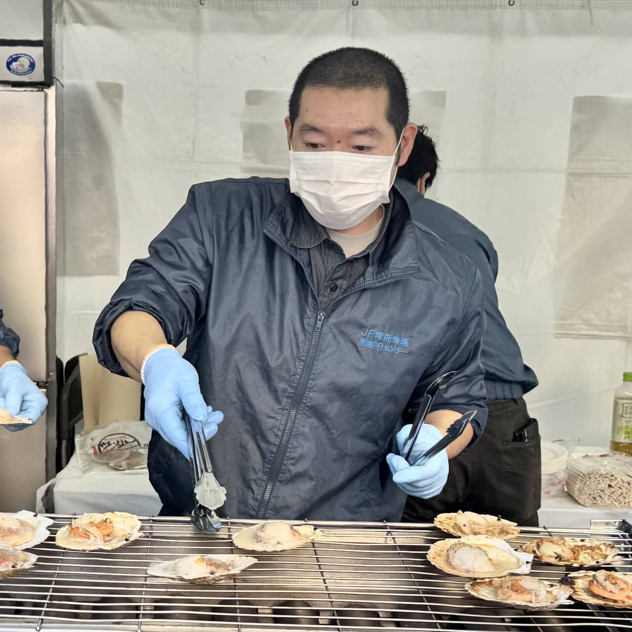 中国の圧力、どこ吹く風！恒例のホタテ祭り、『シーフードフェア』に改名して開催