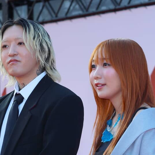 YOASOBI「夜に駆ける」10億回再生！オリコン新記録樹立