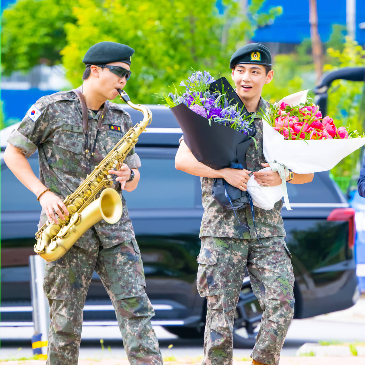 BTSのRMとV、兵役を終え除隊 RMはサックスで『名探偵コナン』テーマをガチ演…