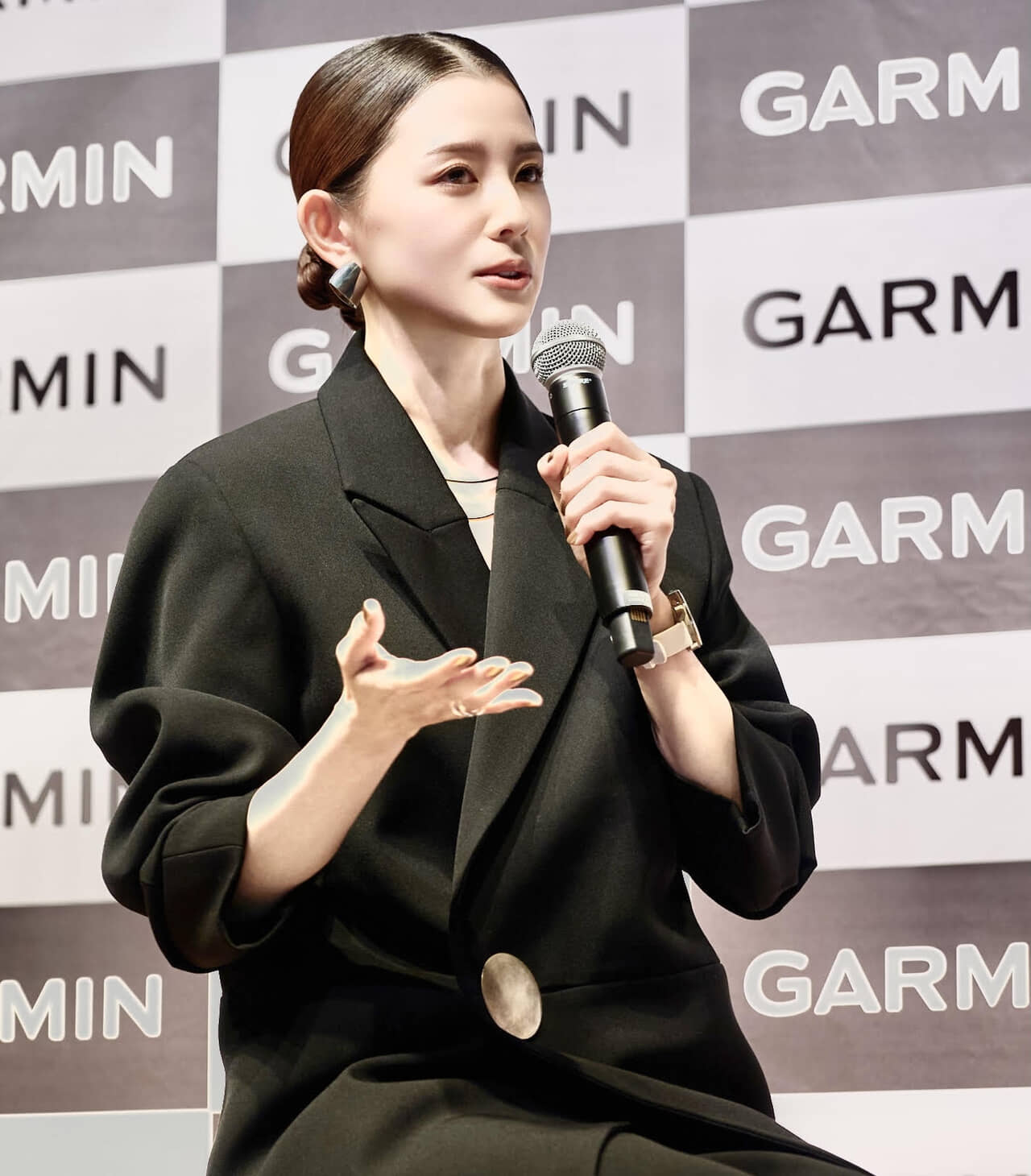 朝比奈彩