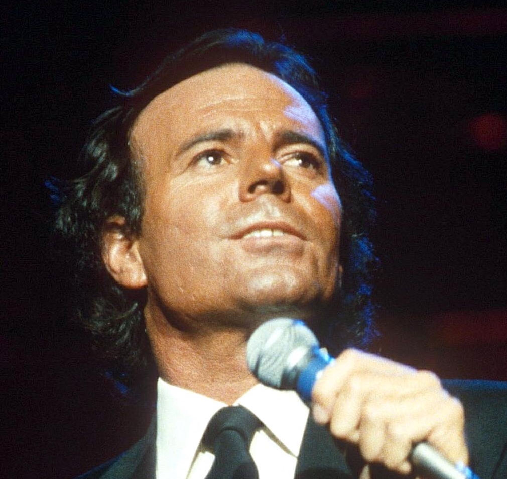 「黒い瞳のナタリー」世界的人気歌手フリオ・イグレシアス、性的虐待などで告発される