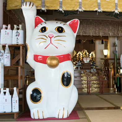 境内は猫だらけ!? 縁結びで有名なパワースポット「今戸神社」の秘密