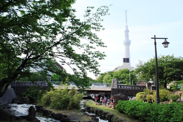 超高層タワーの下には江戸が埋まっている