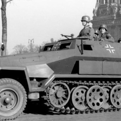 ドイツ装甲師団を支えた「鉄火場の装甲タクシー」の本命となった万能車Sd.Kfz.251