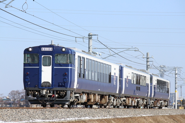 地酒、郷土グルメを堪能できる最新列車