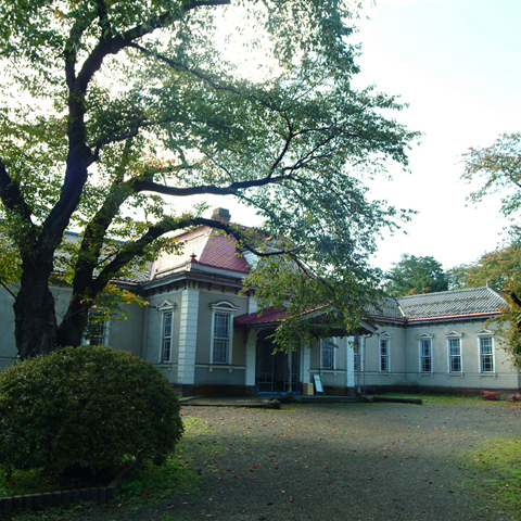 弘前城の桜と師団の面影を歩く