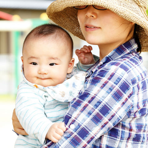 夫に子どもの世話を頼むだけなのに「ごめんね」と言ってしまう、妻のツラさ