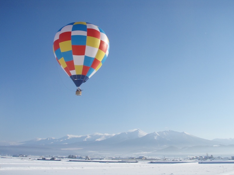 雪景色を愉しむ、自然とふれ合う！『北海道 冬の「体験」旅』　旭川～富良野～帯広