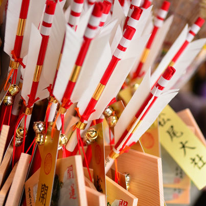 〈しきたりクイズ〉初詣でお参りする神社や寺院は何か所が良いか？