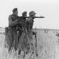 銃器大国ドイツが生んだ未来指向の名機関銃MG34