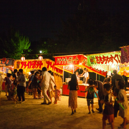 夏祭りの出店のメニューには、実は地域性がある――関東人が知らない「はしまき」ってどんな食べ物？