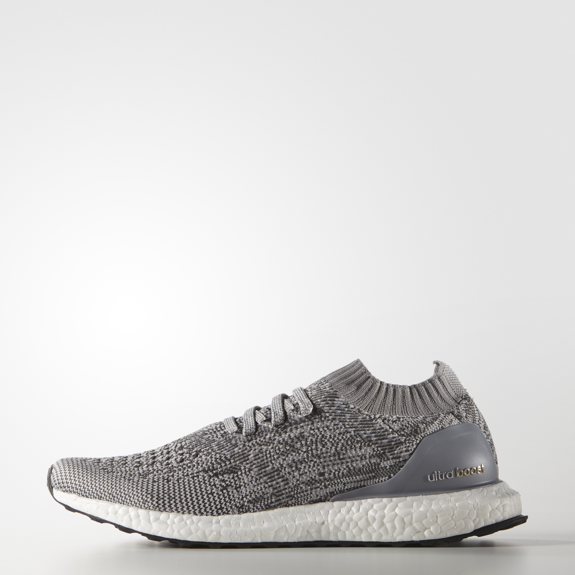 テクノロジーの粋を集めた“UltraBOOST Uncaged”が<br />ストイックでカッコよすぎる！<br />