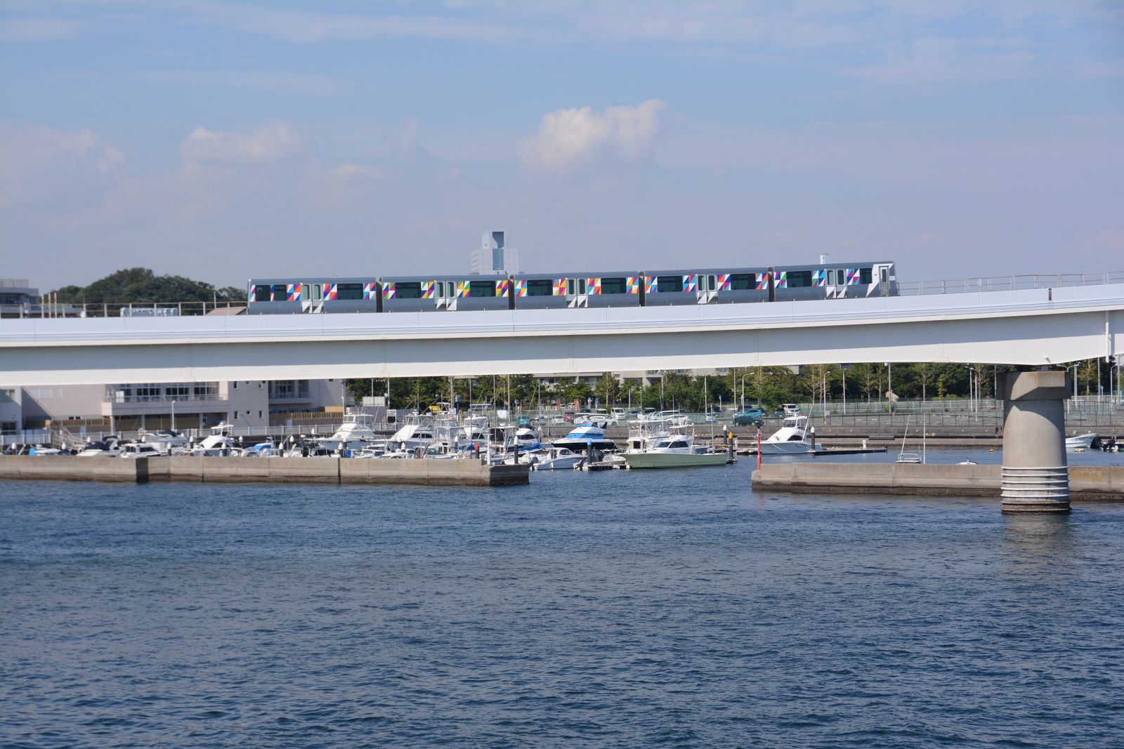 横浜シーサイドライン途中下車の旅