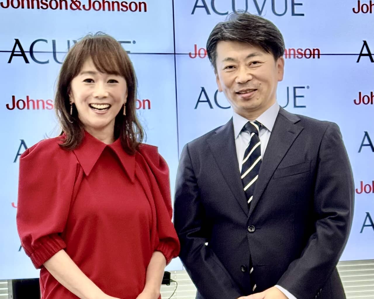 木佐彩子アナ（左）、半田知也教授