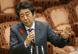 「高齢者免許と同じ！逆走する安倍晋三から<br />政治家の免許を剝奪せよ」<br />作家・適菜収氏の安倍批判発言が過激すぎると話題に…