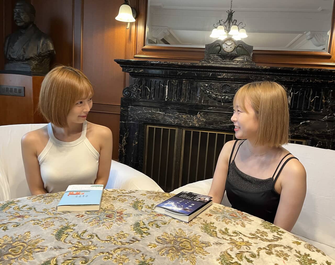 「あなたとは他人だから」と母に…AV女優と家族との折り合い【紗倉まな×神野藍 対…