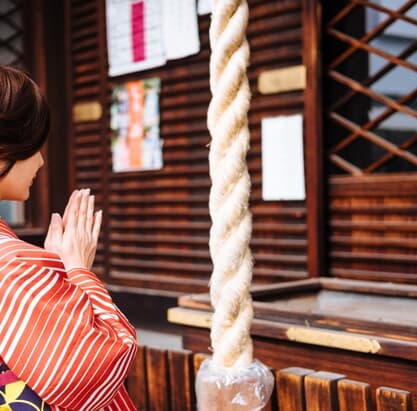 神社と寺院、お参り作法の違いとは？ 参拝マナーの基本