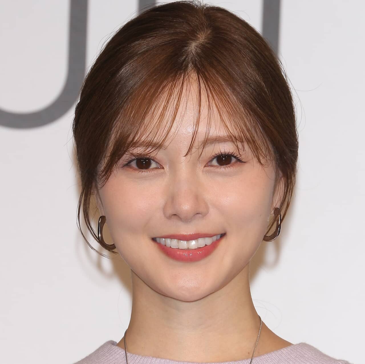 女優・白石麻衣「実はすごく考えすぎちゃう性格で、一歩踏み出す勇気がなくて」くよく…