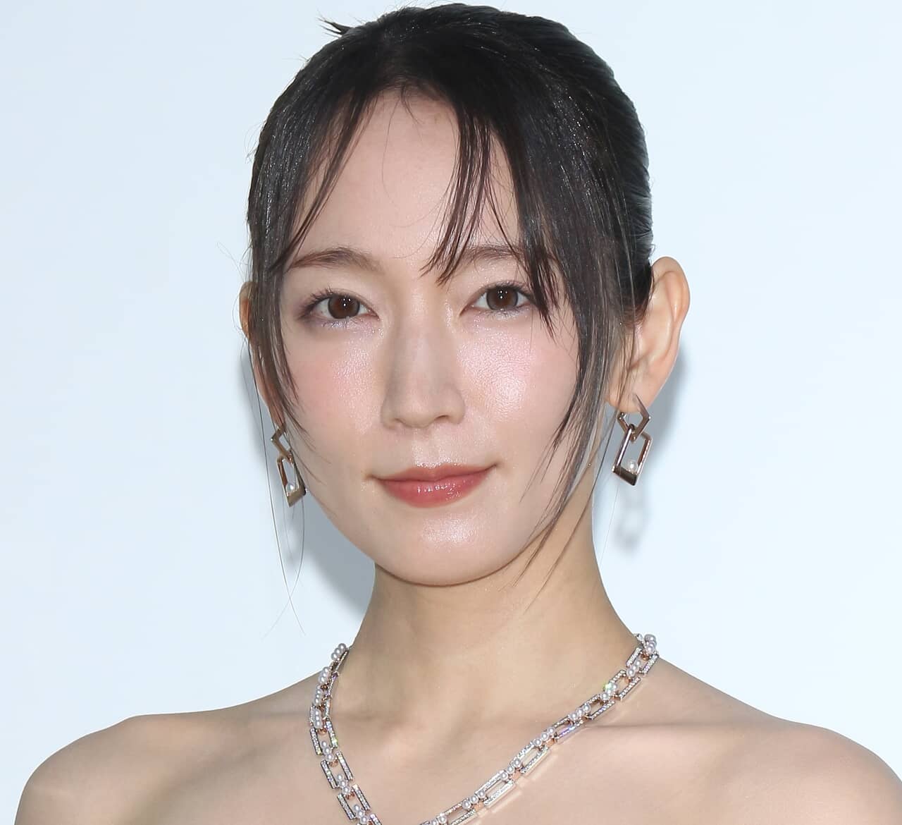 女優・吉岡里帆、絶世の美しさと官能的ボディの魅力に会場は騒然！ フェロモン溢れる…