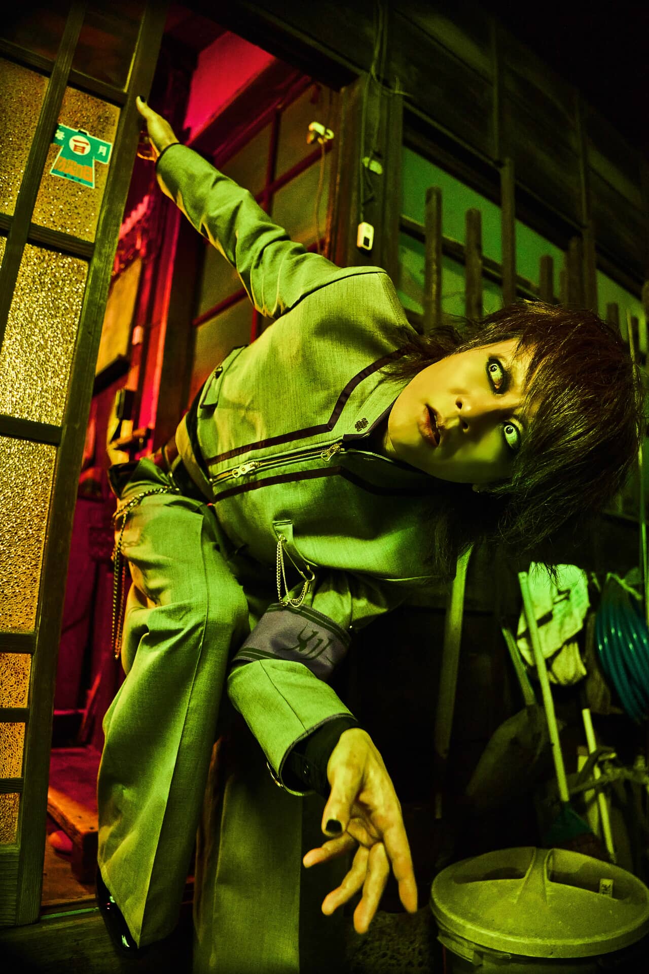 「墨汁吐き」の達人、ボーカルのガラ