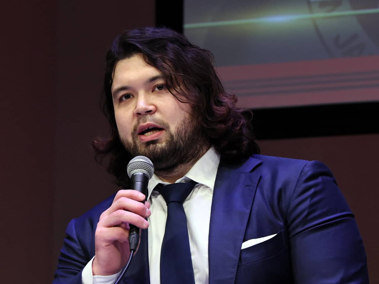 産経ビジュアル,ウルフアロン