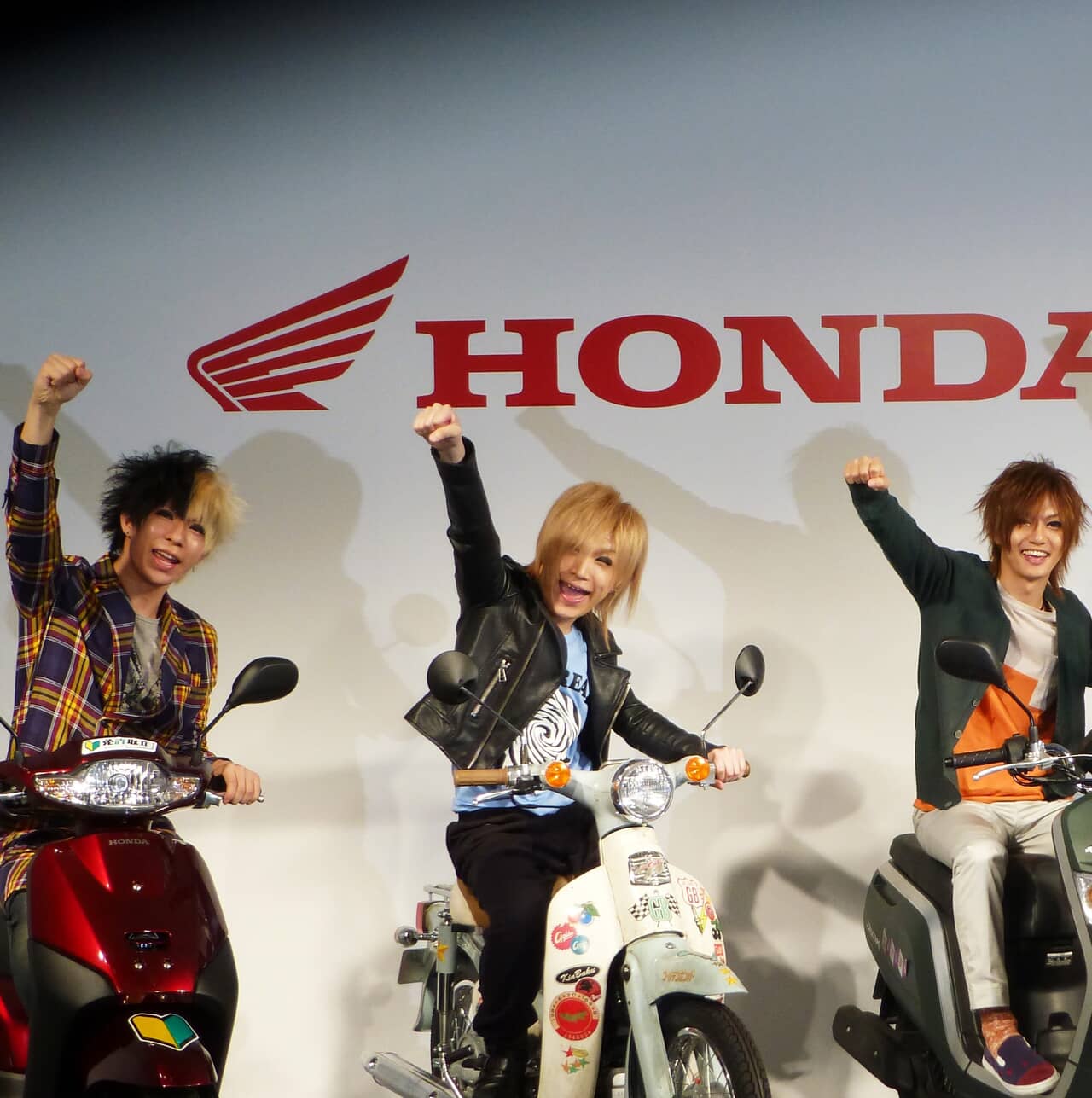 ゴールデンボンバーが「NHKのど自慢」にゲスト出演！大河出演を意識した寸劇に会場が湧く