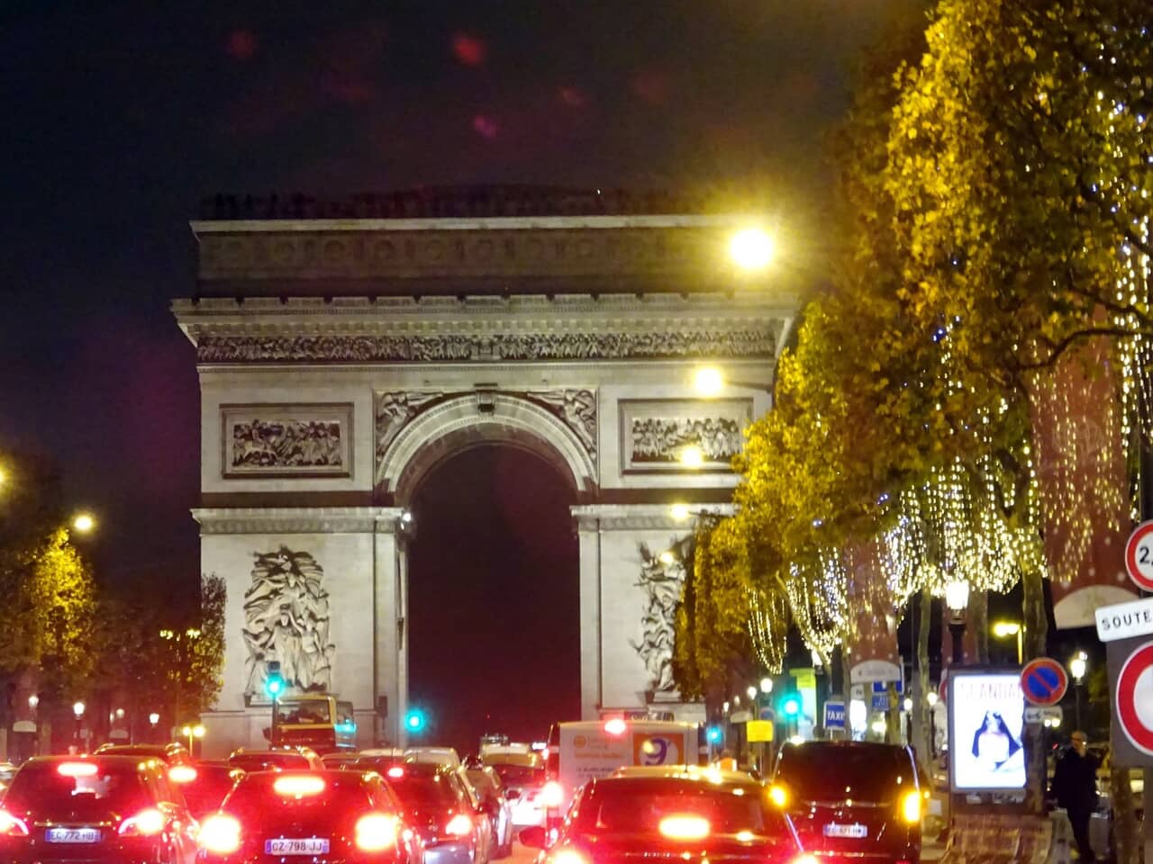 産経ビジュアル,パリのシャンゼリゼ通り