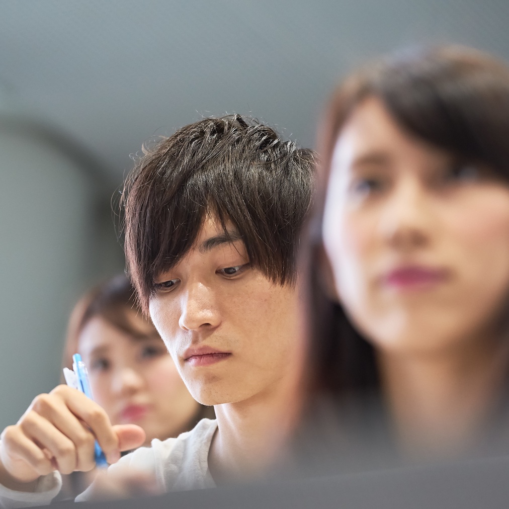 「不安の埋め合わせ」で“居場所探し”に失敗する新入生や新入社員とは【宮台真司】