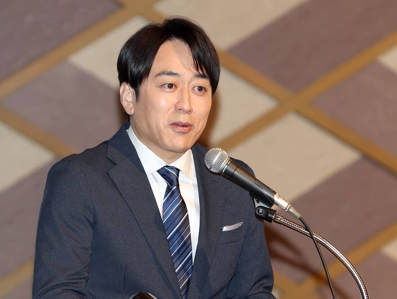 産経ビジュアル,安住紳一郎